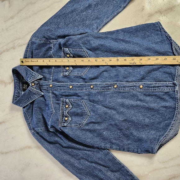 Classic Denim Button-Down by Quizz, Small Size 100% Cotton - Picture 4 of 9